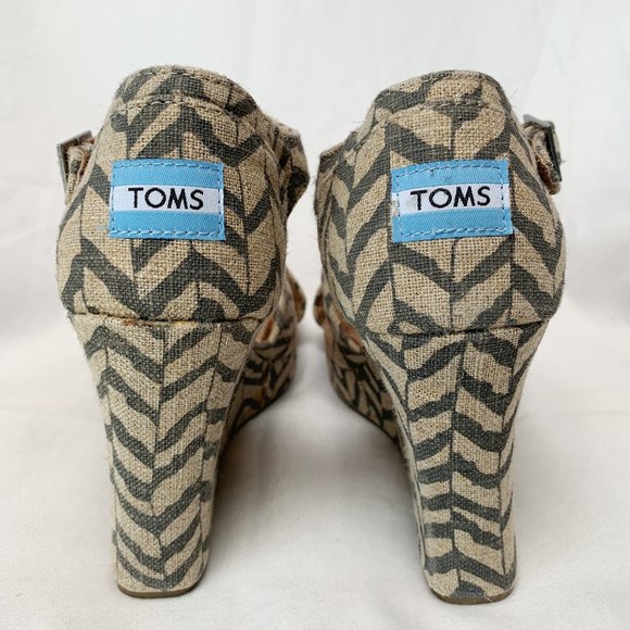 TOMS Ankle Strap Wedge Sandals - Printed - Picture 6 of 11
